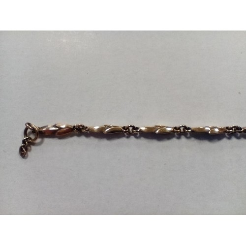 199 - 9ct Gold fancy link bracelet, 3.2g approx.