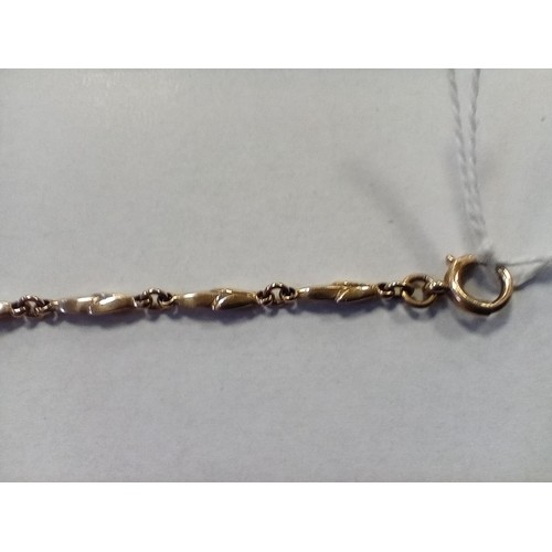 199 - 9ct Gold fancy link bracelet, 3.2g approx.