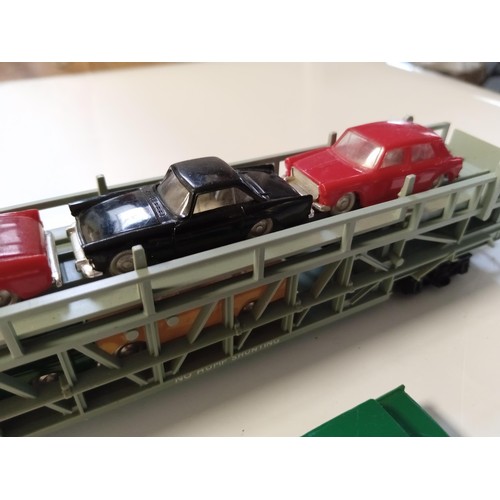 71 - Triang car transporter wagon with Minx cars