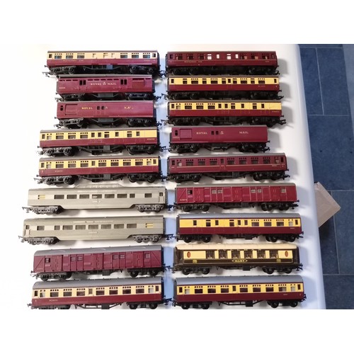 73 - selection of Triang carriages