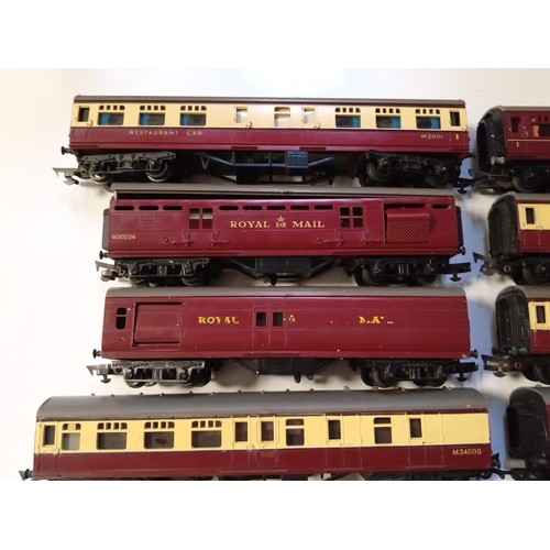 73 - selection of Triang carriages