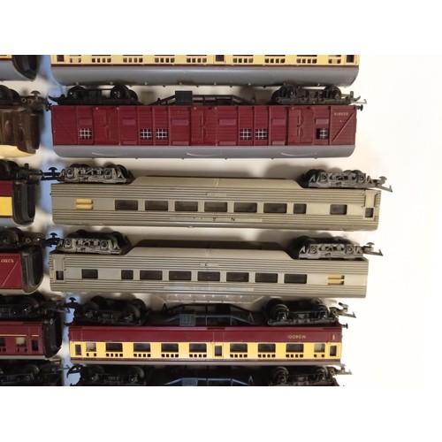 73 - selection of Triang carriages