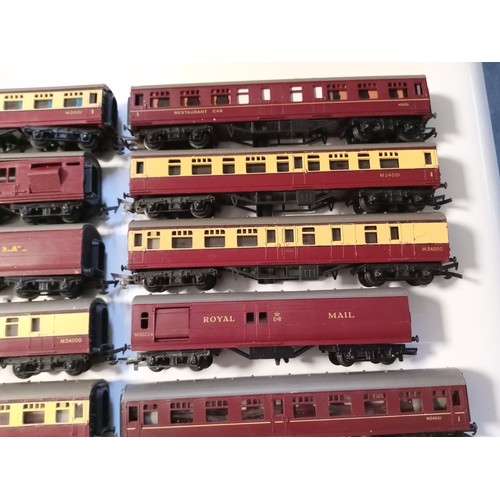 73 - selection of Triang carriages