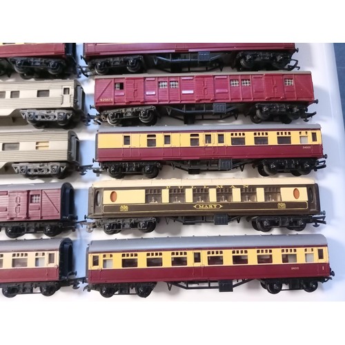 73 - selection of Triang carriages