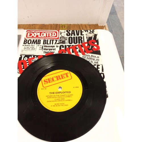 89 - 6 punk 45 RPM records to include Government Property, Robert & the Remoulds, The Exploited, The 4 Sk... 