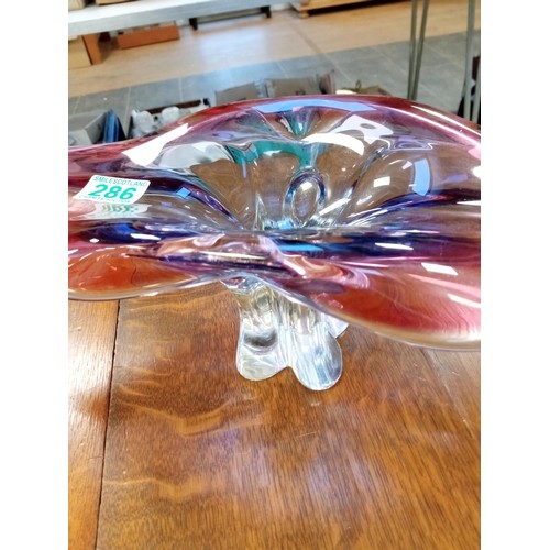 286 - Vintage glass leaf drop bowl