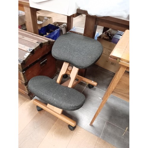 304 - Ergonomic chair stool