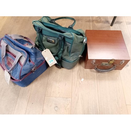 310 - 2 x bowl bags with bowls and a wooden case