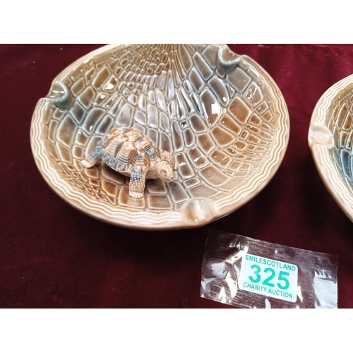 325 - 2x Wade large tortoise dishes