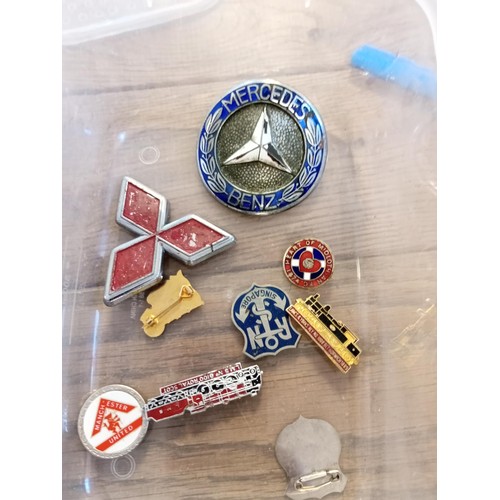 43 - 2x AA car badges, pin badges, etc.