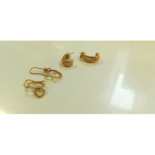 73 - 2x pairs of yellow metal earrings