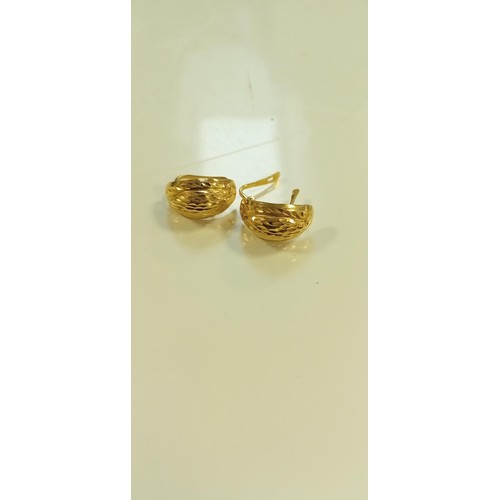 78 - 18ct gold hallmarked earrings 2.5g approx.