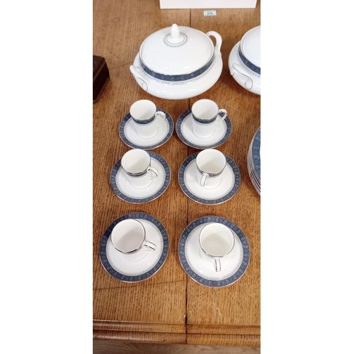 62 - Royal Doulton Sherbrooke 6-piece dinner set