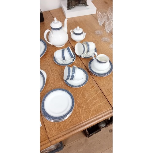 62 - Royal Doulton Sherbrooke 6-piece dinner set