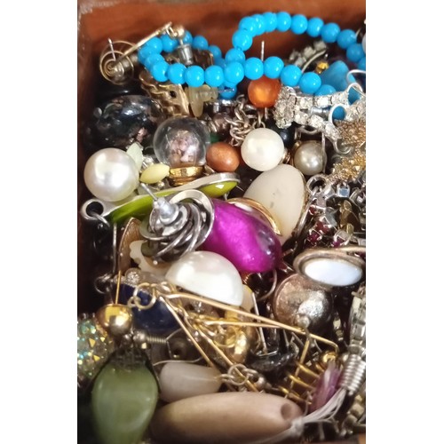 80 - Jewellery box full of costume/ fashion jewellery