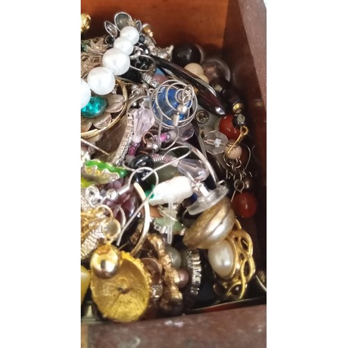 80 - Jewellery box full of costume/ fashion jewellery