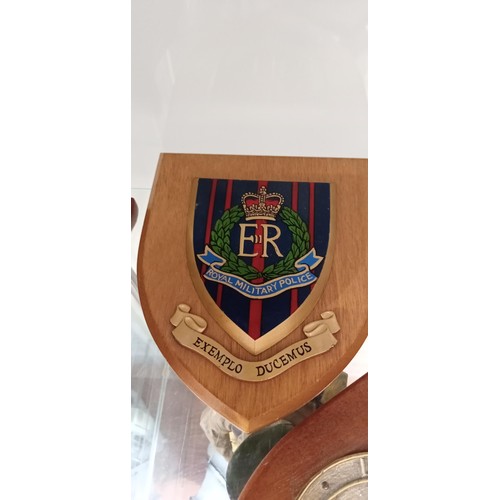 112 - Royal military police plaque & 1x other, & 2x wooden crocodiles