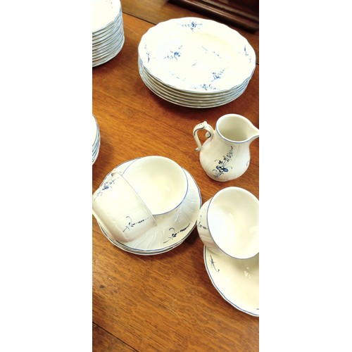 251 - Villeroy & Boch 6-piece dinner set