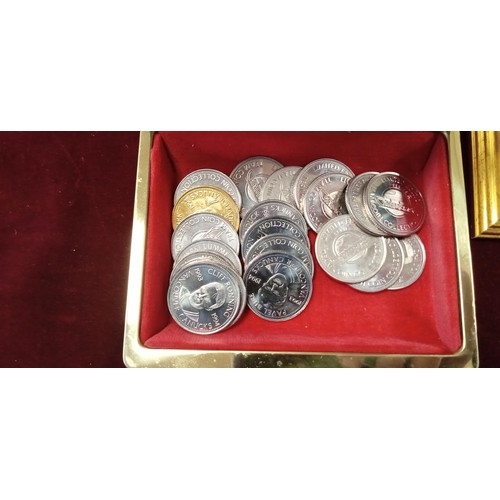 278 - Selection of vintage and collectors coins, inc. Roman coins found under M&S Dorchester