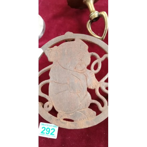 292 - Pug trivet, brass lamp holder etc.