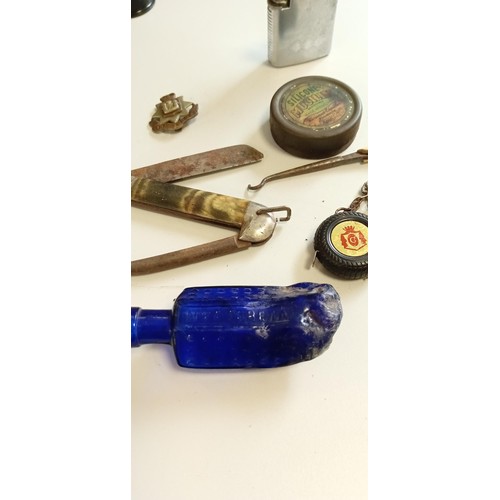 11 - Small lot of collectables to include Ronson lighter, East Surrey regiment cap badge, pen knife, melt... 