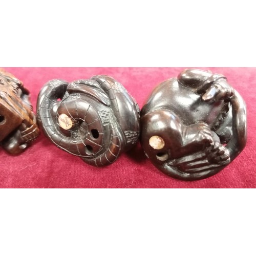 125 - 4x Netsukes (button fastener) with signatures skeleton, frog and snake, lion & a tied cat