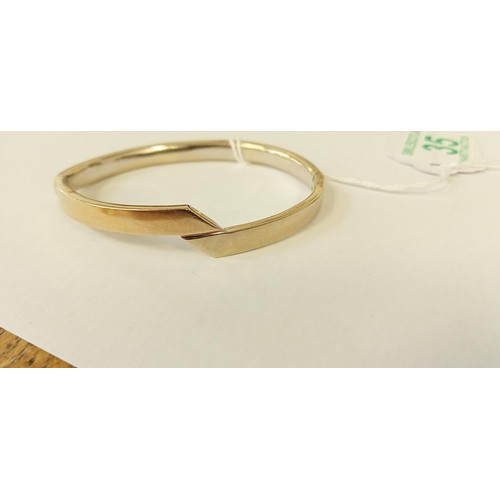 35 - 18ct yellow gold Italian hinged bangle 12g approx.