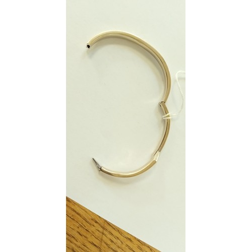 35 - 18ct yellow gold Italian hinged bangle 12g approx.