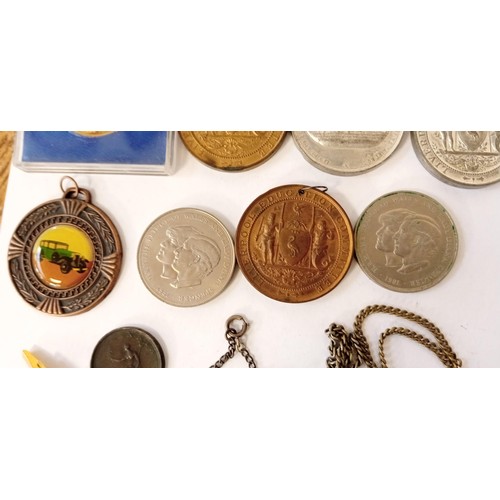 40 - Selection of vintage medals etc.