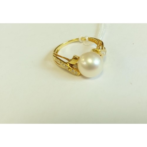 103 - 18ct gold large pearl and diamond ring size M 1/2 approx. 3.9g approx. A/F one stone missing