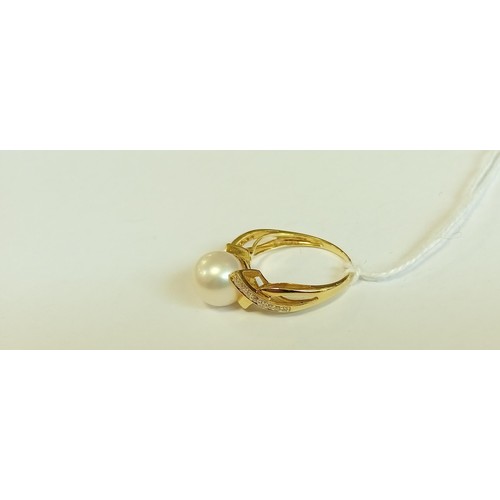 103 - 18ct gold large pearl and diamond ring size M 1/2 approx. 3.9g approx. A/F one stone missing