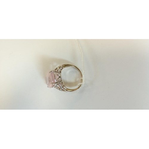 104 - 9ct white gold ring with mounted rose quartz central stone and stone chips size P 1/2 approx. 5.4g a... 