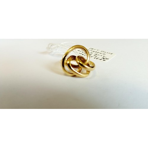 109 - 18ct fully hallmarked gold ring size L 1/2 approx. 12.5g approx.