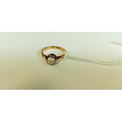 117 - 18ct gold and pearl ring size O approx. 2.38g approx.