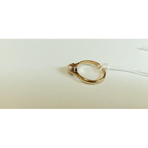 117 - 18ct gold and pearl ring size O approx. 2.38g approx.