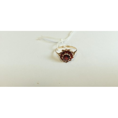 119 - 9ct fully hallmarked and garnet ring size O approx. 1.9g approx.