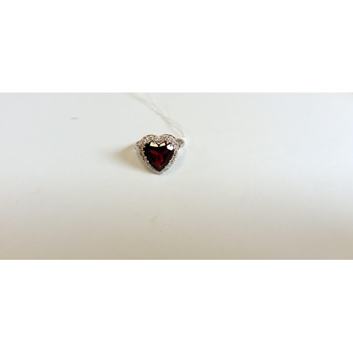 133 - 18ct fully hallmarked white gold ring with diamonds surrounding central red heart garnet size J 1/2 ... 