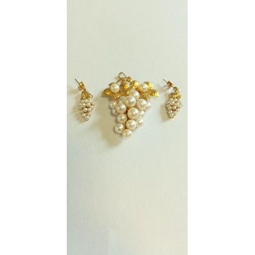 147 - 14ct gold and pearl pendant; similar pair of earrings, unmarked, with butterflies marked 9ct