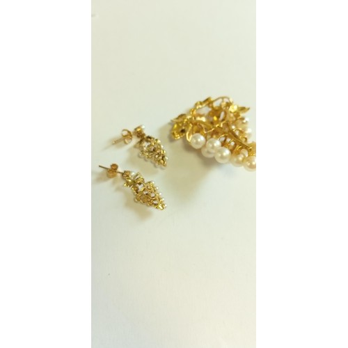 147 - 14ct gold and pearl pendant; similar pair of earrings, unmarked, with butterflies marked 9ct