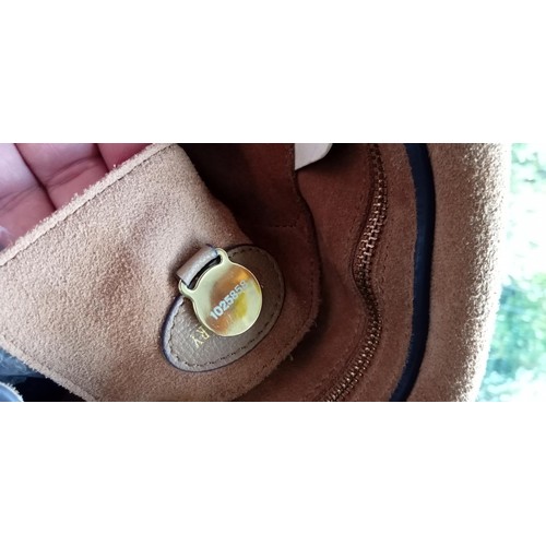 42 - Believed to be Mulberry Bayswater handbag in sable leather. Postman lock with Mulberry Tree logo, ic... 