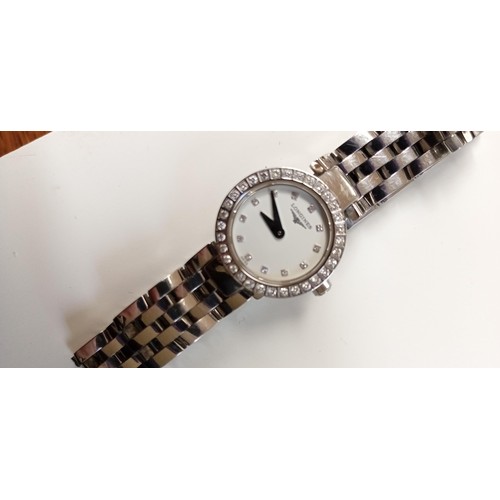 171 - Longines Dolce Vita 20mm ladies watch L5.174.0 scratches on rear, see photos