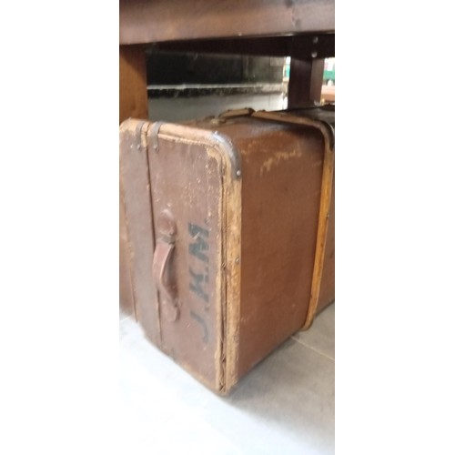 346 - 2 Vintage travel cases