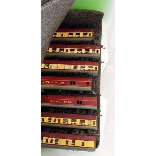 64 - Hornby etc train set, lots of engines