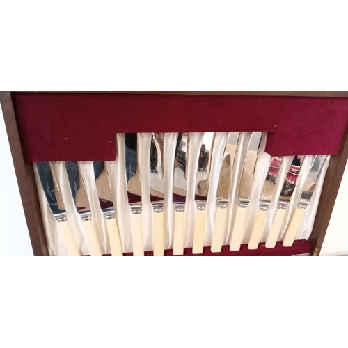 69 - William Page & Partner boxed cutlery set