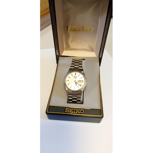 17 - Vintage Seiko automatic 5 mens watch in original box