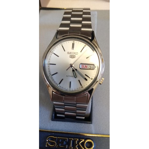 17 - Vintage Seiko automatic 5 mens watch in original box