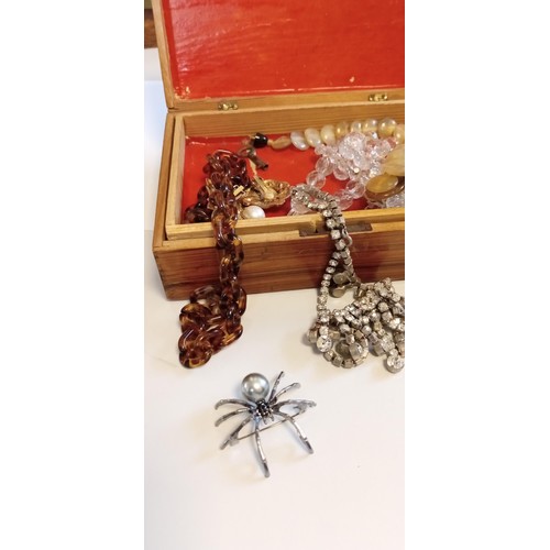 26 - Vintage jewllery box with contents to include spider brooch