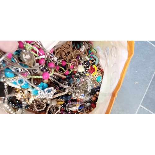 37 - Large selection of costume/ fashion jewellery to include necklaces, earrings and bracelets weighs 10... 