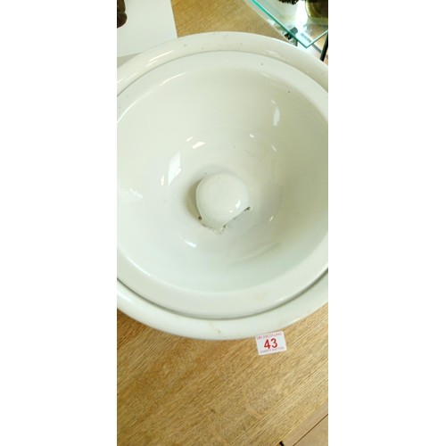 43 - White porcelain drain bucket