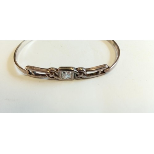 271 - Sterling silver bangle